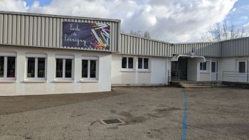 Entrée des écoles - Commune de Perrigny